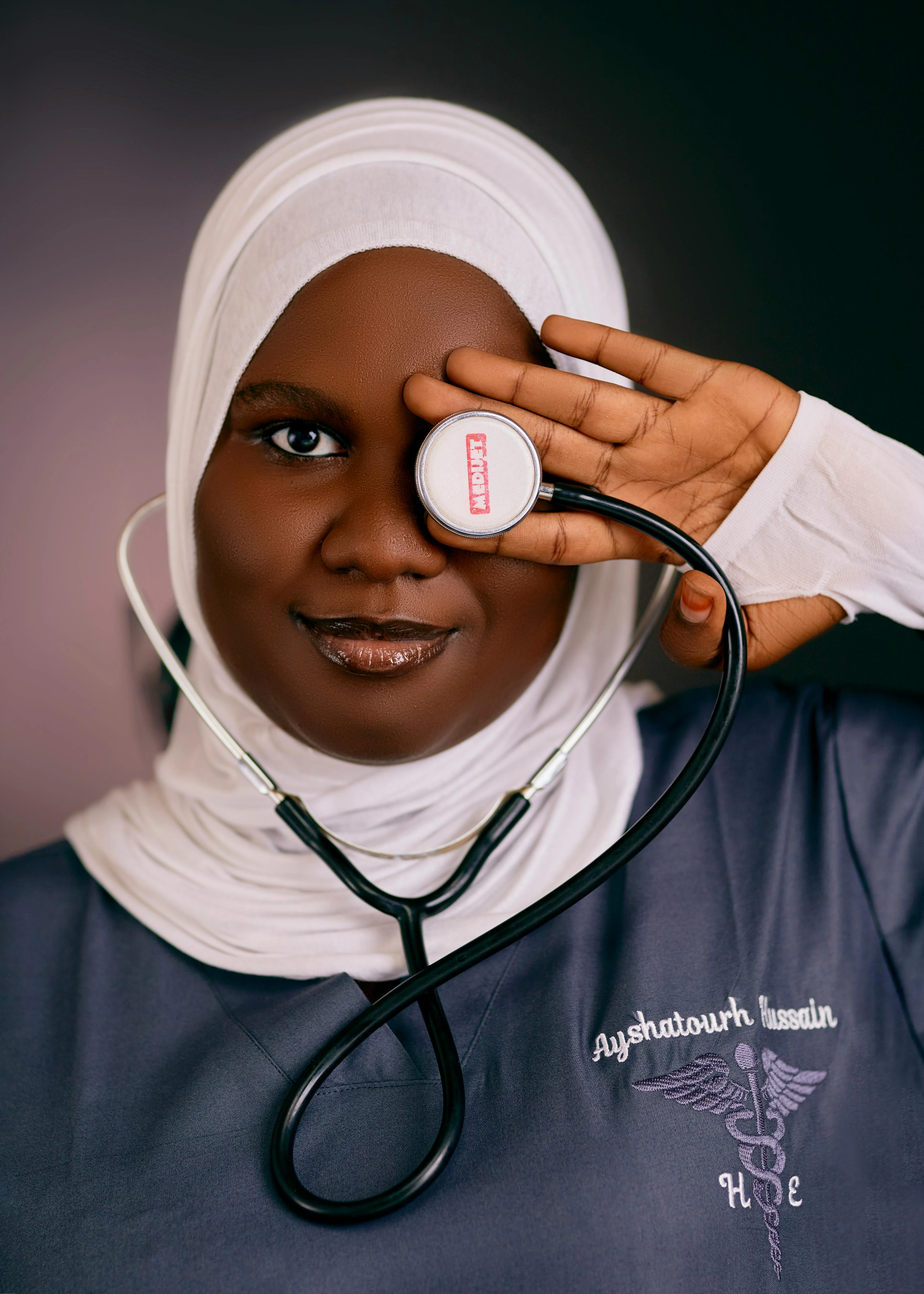 A Muslim woman, who is a doctor and also a happy client of the seamstress.